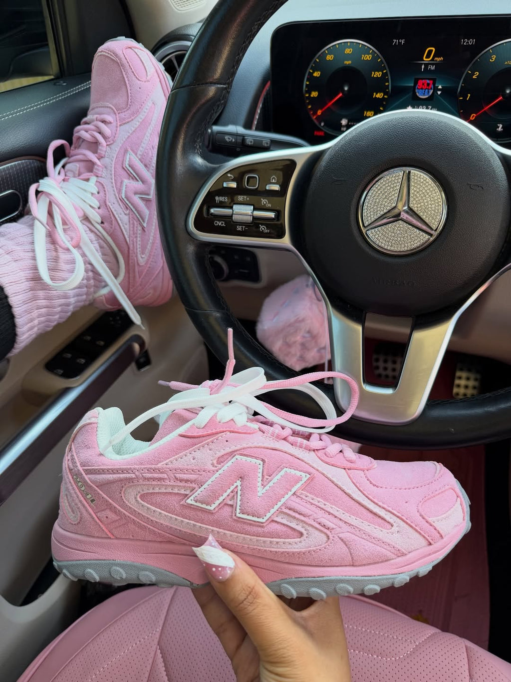 204L Pink Sneakers