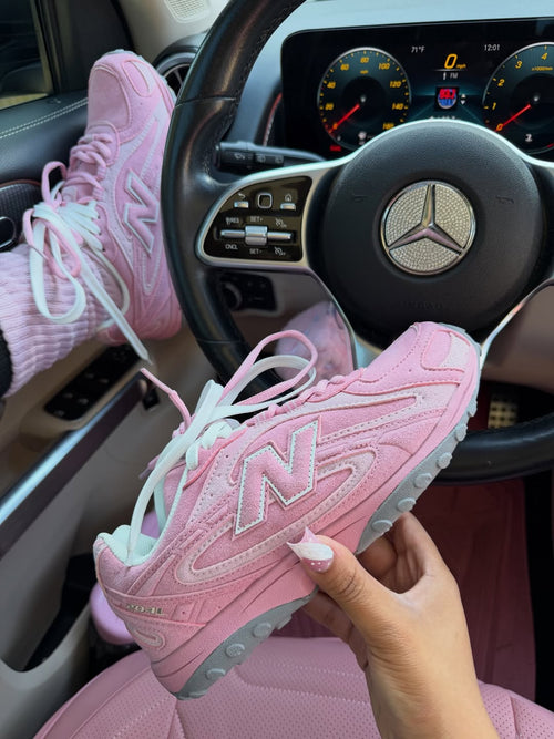 204L Pink Sneakers
