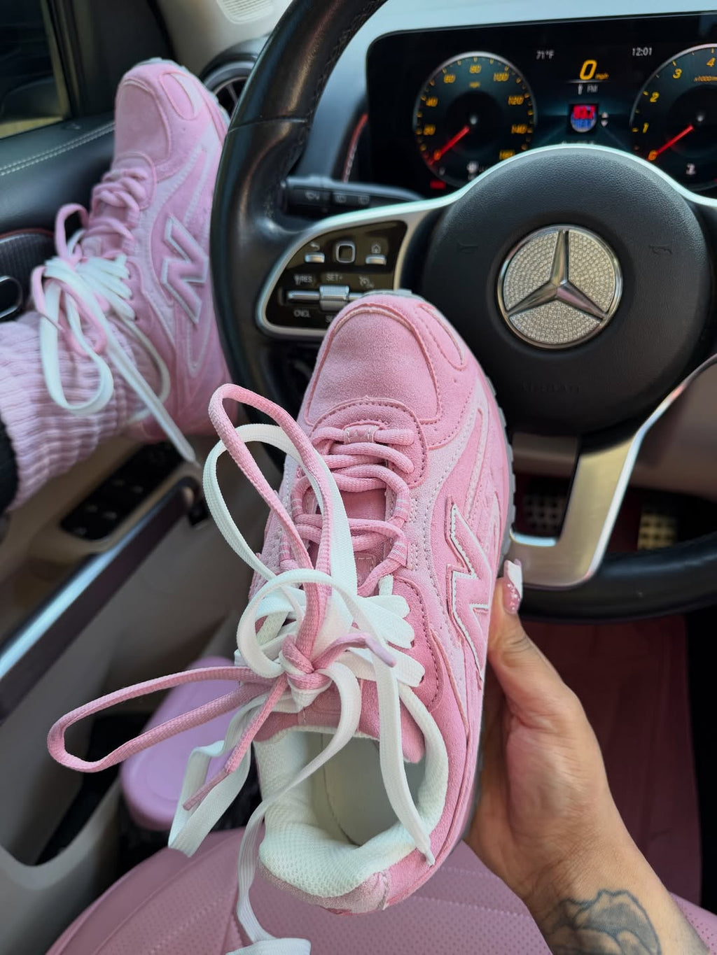 204L Pink Sneakers